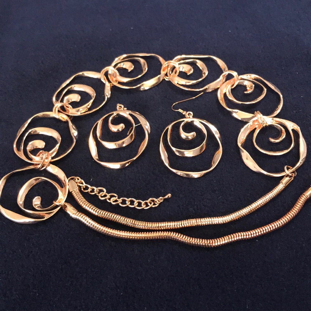 Necklace/earrings set